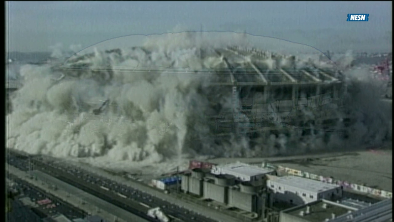 Illustration for article titled Red Sox Broadcast Airs Video Of Metrodome Implosion That Never Happened
